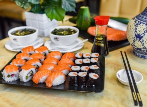 Exotické sushi menu pre dvoch podľa výberu v Dynasty Asian Restaurant v Bratislave. 