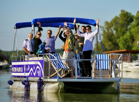 Pozrite si Bratislavu a okolie z inej perspektívy. Plavba dennou či večernou Bratislavou, 6–12 osôb.