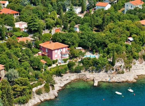 Letná dovolenka v chorvátskom meste Kraljevica. Pobyt vo Villa Dora 4* s bazénom a výhľadom na more.