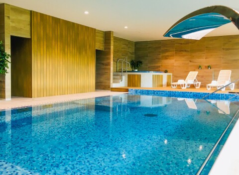 Luhačovice: Hotel Harmonie *** s kúpeľnými procedúrami, bazénom a all inclusive stravou a nápojmi.