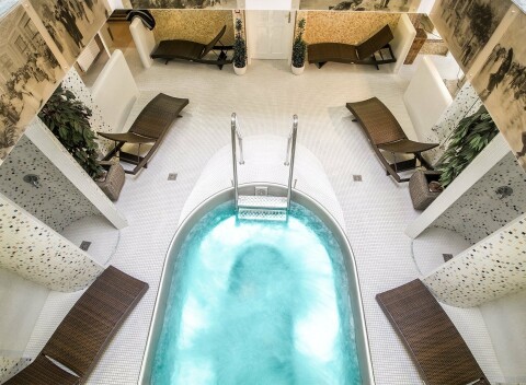 Karlove Vary v 4* Spa & Wellness Hoteli Karlsbad Grande Madonna s bazénom, procedúrami a polpenziou.