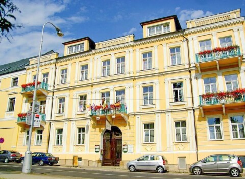 Hotel Sevilla *** s pivným kúpeľom alebo 4 procedúrami + neobmedzené wellness a polpenzia.