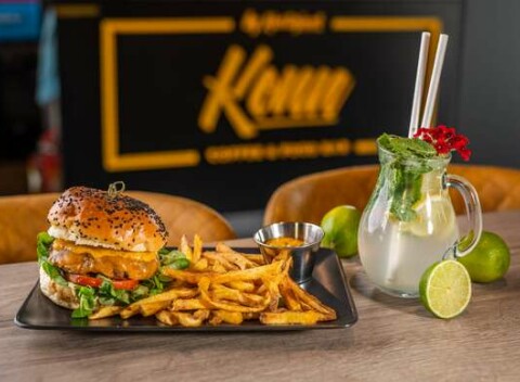 BURGER KLASIK s domácimi hranolkami + limonáda (nová prevádzka v Trnave).