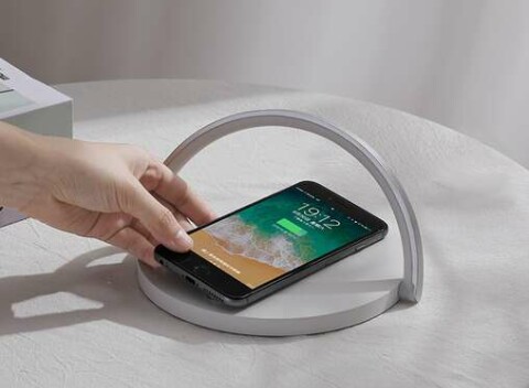 Bezdrôtová nabíjačka so svetlom. Nabíjajte sa tak pohodlne, ako to len ide.