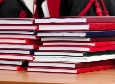 Viazanie záverečných prác do 48 hodín, výber z 3 farieb tvrdých dosiek. 