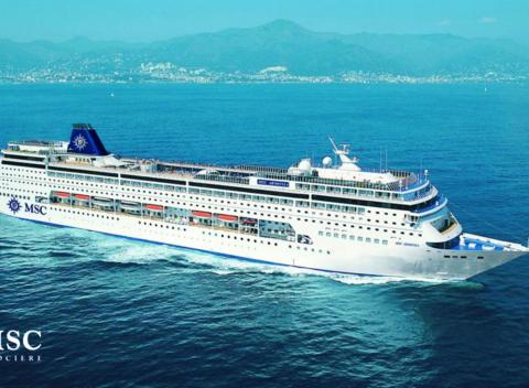 Vydajte sa na okružnú plavbu výletnou loďou po Baleárskych ostrovoch s rodinou.  