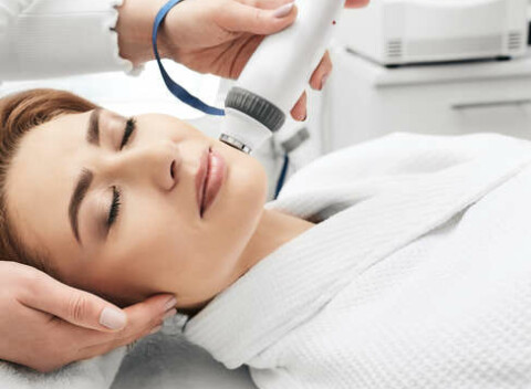 Mikrodermabrázia, ceramidové ošetrenie alebo retinolová kúra aj pre zrelú pleť.