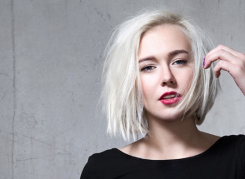 Melír, strih a regeneračný balíček na vlasy v Studio Valery v centre Bratislavy. Doprajte vašim vlasom profesionálnu starostlivosť. 