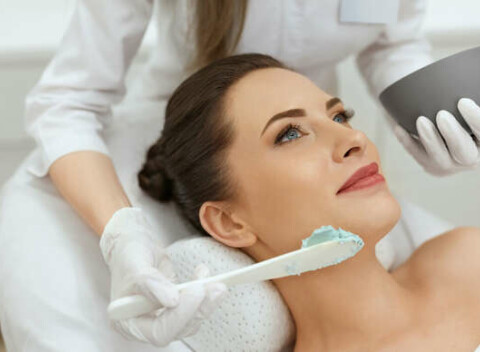 Oxy-lifting plus Vapozón na hydratáciu a zjednotenie tónu pleti a jej dokonalé vyčistenie ozónom.