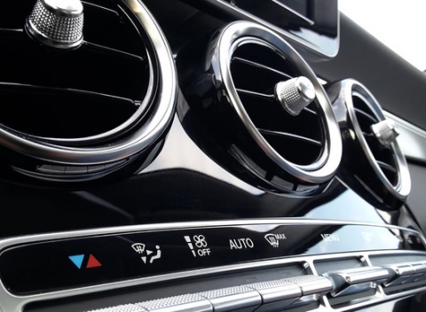 Kompletný servis klimatizácie, dezinfekcia ozónom + výmena filtra v DD auto. 