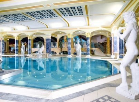 Načerpajte energiu v Rajeckých Tepliciach s polpenziou, vínom a masážou  vo Villa Amélia.