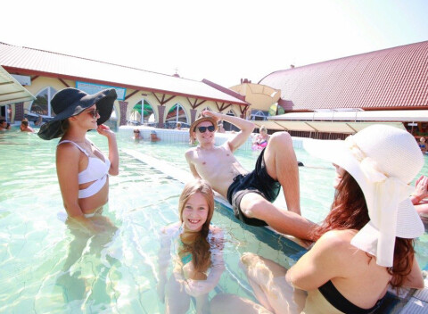 Pohodový oddych vo Veľkom Mederi so vstupom na termálne kúpalisko a polpenziou.