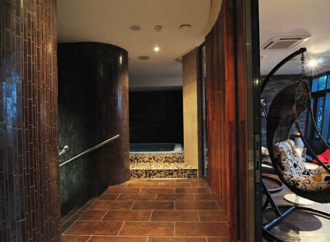 Vychutnajte si relax vo dvojici. Privátne wellness pre dvoch v RETRO Sport & Wellness.