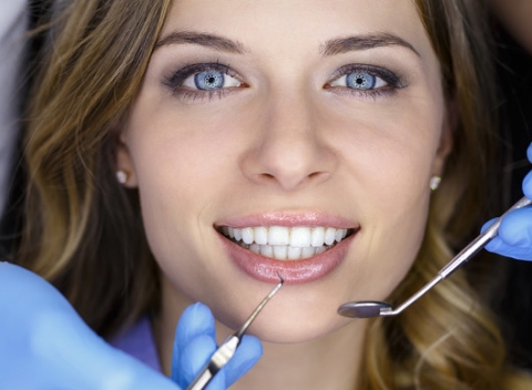 Dentálna hygiena s pieskovaním, vďaka ktorej budete mať dôvod na úsmev.