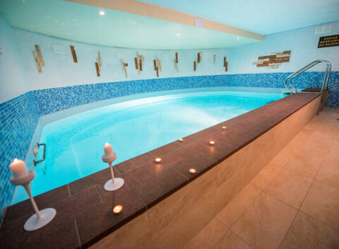 Vstup do wellness s bazénom, jacuzzi a saunou na 90 alebo 120 minút vo W hoteli.