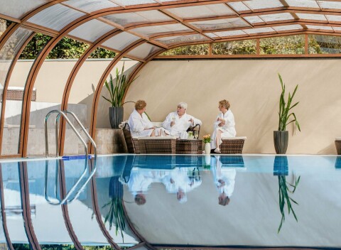 Luxus na zámku Fönix Medical Wellness Resort **** s neobmedzeným wellness, bicyklami a polpenziou.