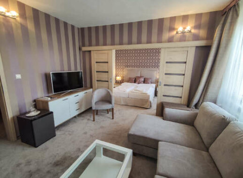 Neobmedzený relax na Slnečných jazerách s bazénom, plnou alebo polpenziou a platnosťou do júna 2022.