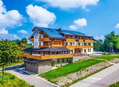 Kremnické Vrchy luxusne s polpenziou a bazénmi + dieťa do 12 rokov zdarma v Penzióne Guldiner.