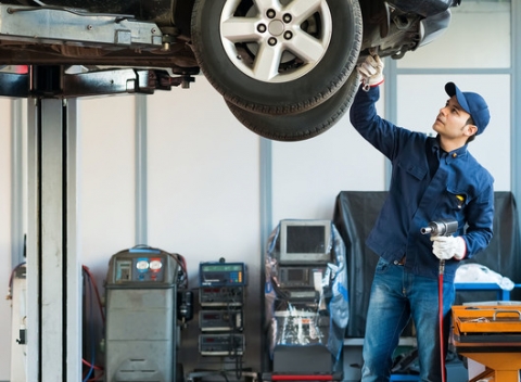 Kontrola vozidla a geometrie + čistenie klimatizácie ozónom. Bezpečná jazda na dovolenku.