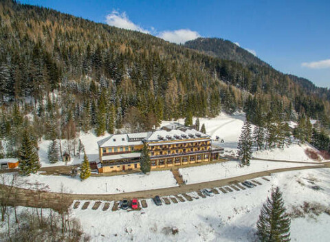 Vianoce a Silvester v hoteli Alpenhof v blízkosti lyžiarskych stredísk Semmering a Stuhleck.