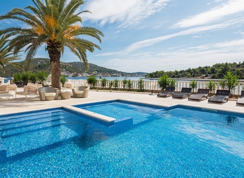 Jedinečný prímorský relax s polpenziou v Hoteli Perla**** - Rogoznica so súkromnou plážou.