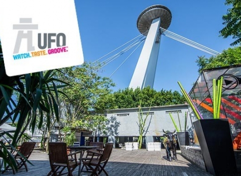 Vzhliadnite na mesto z vtáčej perspektívy. Vyhliadka z UFO a drink na Pláži pod UFOm.