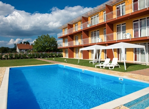 Rodinná wellness dovolenka v modernom hotelovom rezorte neďaleko brehov Balatonu.