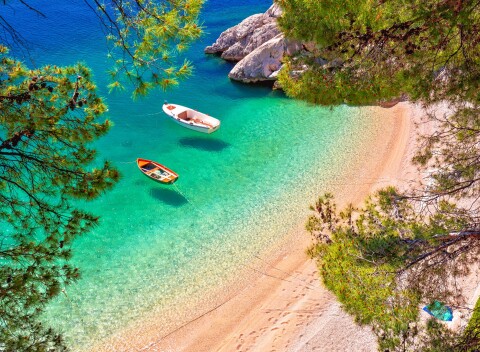 Leto 2022 v Chorvátsku: Karlobag len 400 m od pláže v Apartmánoch Marinko až pre 4 osoby s balkónom a záhradou.