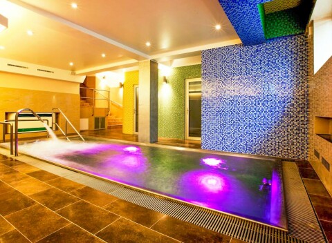 Pobyt neďaleko centra v Hoteli Relax Inn **** s privátnym bazénom a raňajkami formou bufetu.