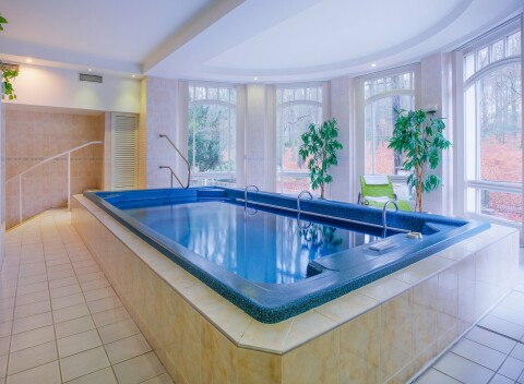 Hotel Westend **** s plnou penziou a až 12 liečebnými procedúrami ako kúpeľ, zábal či masáž.