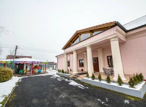 Happy Village Kaštieľ Ivachnová*** na Liptove s dieťaťom do 6 rokov zdarma.