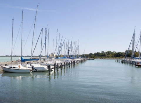 Pohoda a relax v komfortnom hoteli s raňajkami pár metrov od pláže na brehu Balatonu.
