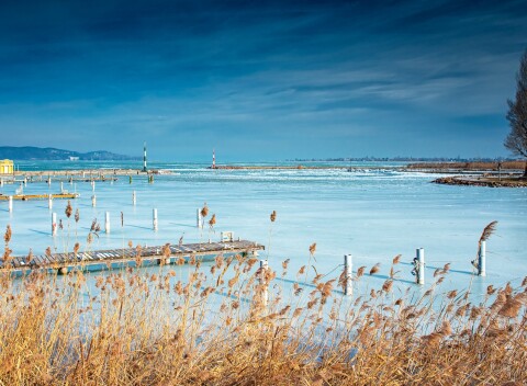 Pobyt priamo pri brehu Balatonu: Hotel TOK Zamárdi s polpenziou, privátnym wellness a vyžitím.