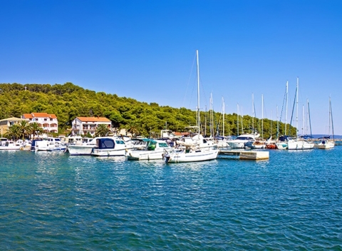 Moderné apartmány pre rodinnú dovolenku na ostrove Ugljan a raňajkami v cene.