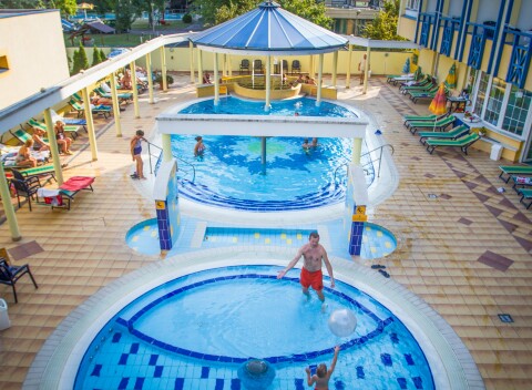 Kúpele Hajdúszoboszló v Hoteli Rudolf *** s neobmedzeným wellness, termálnymi bazénmi a polpenziou.