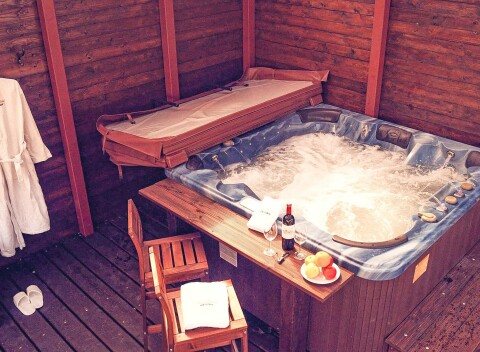 Pobyt pri Karlových Varoch: Relaxačný pobyt v Hoteli St. Michael *** s raňajkami, proseccom a vírivkou + masáž.