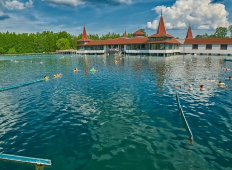 Kúpeľný pobyt pre 2 v Maďarsku blízko termálneho jazera Hévíz s polpenziou a neobmedzeným wellness.