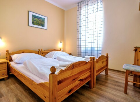 Pobyt v Hoteli Pizzeria Jasany s prehliadkou kláštora, poukazom do reštaurácie a wellness + raňajky.