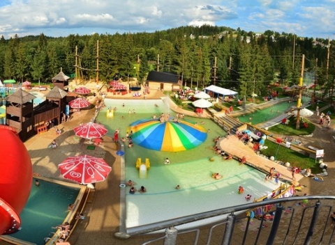 Celodenný vstup na termálne kúpalisko Goracy Potok pre jednotlivcov aj rodiny.