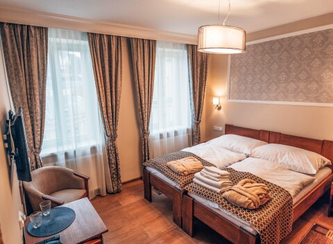 Karlove Vary pri Alžbětiných lázňach v Hoteli Star **** s raňajkami či polpenziou, 3 procedúrami a bazénmi.