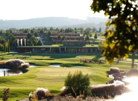 Dokonalá pohoda a jedinečný výhľad zo 4*Golf Hotela Kaskáda Brno s raňajkami v cene.