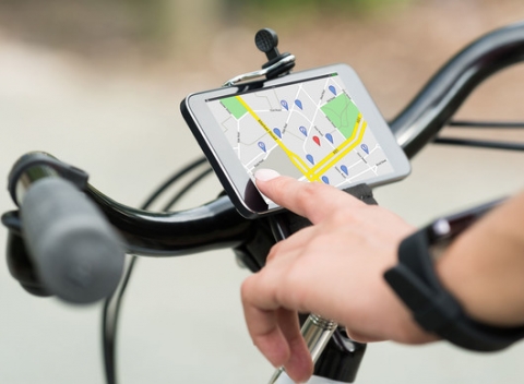 Dorazte poľahky do cieľa vďaka multifunkčnému držiaku na mobil alebo GPS na bicykel.