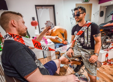 Escape room Vo štvorici po opici pre pre 2 – 6 hráčov. Jedinečný scenár a príbeh.