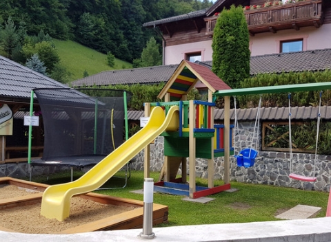 Letné dni na vrcholoch Nízkych Tatier v penzióne Dúhový pstruh s wellness a polpenziou.