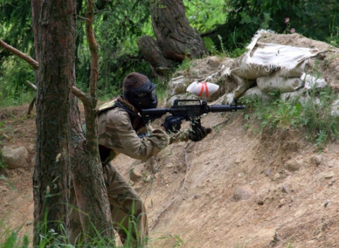 Zábava, adrenalín, súťaživosť - paintball v lese na 3 hodiny aj so zapožičaním výstroja.