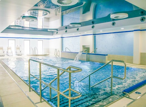 Mariánské Lázně v centre: Grandhotel Nabokov **** s polpenziou, neobmedzeným wellness a saunami + 4 procedúry.