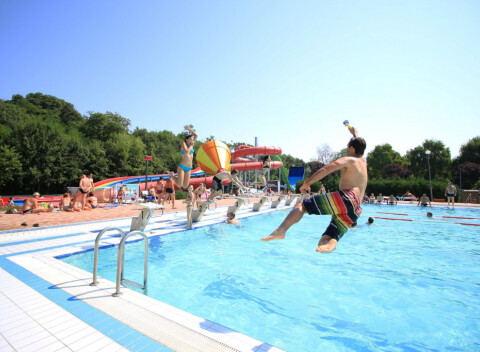 Horúce leto All Inclusive s termálnym kúpaliskom vo Veľkom Mederi.