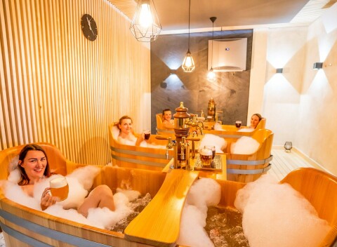 Pivný kúpeľ s neobmedzenou konzumáciou piva + večera pre dvoch v Komplexe Maladinovo.