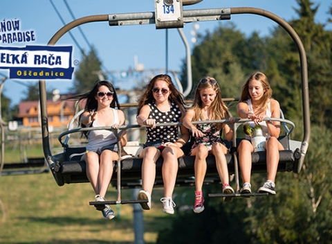 Lanová a bobová dráha, bikepark ale aj kolobežky, zjazd na lane v Snowparadise Veľká Rača Oščadnica.