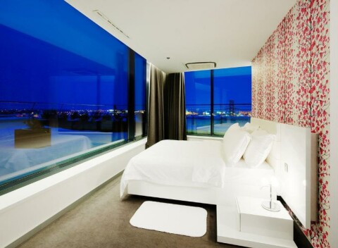 NH Bratislava Gate One predstavuje zaujímavé ubytovanie v centre mesta a navyše hýčkanie v hotelovom wellness.